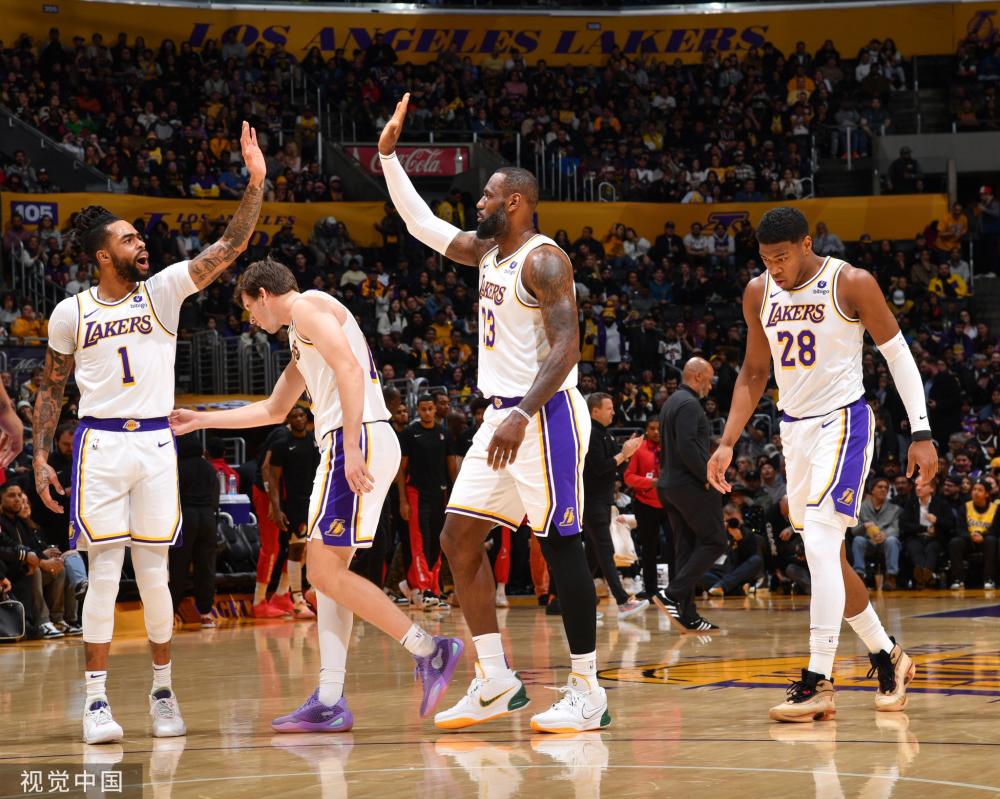 复杂多变的 复杂多变的